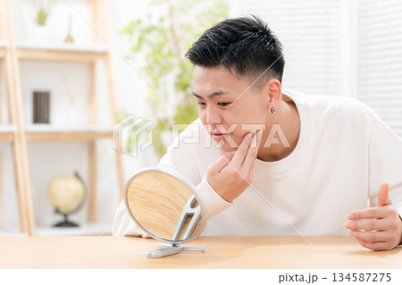 男子　10代　スキンケア 134587275