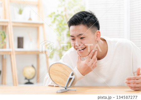 男子　10代　スキンケア 134587277