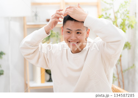 男子　10代　ヘアケア 134587285