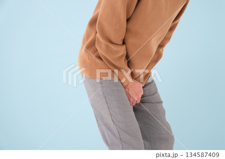 頻尿 尿もれ シニア 男性 頻尿 尿もれ シニア 男性 134587409