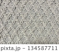 交差編みの編み地 134587711