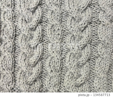 縄編みの編み地 134587713