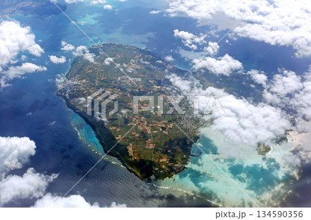 沖縄 宮古諸島 伊良部島の空撮 沖縄 宮古諸島 伊良部島の空撮 134590356