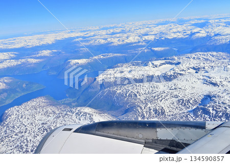 ベルゲン空港への機上からハダンゲルフィヨルドの眺め ベルゲン空港への機上からハダンゲルフィヨルドの眺め 134590857