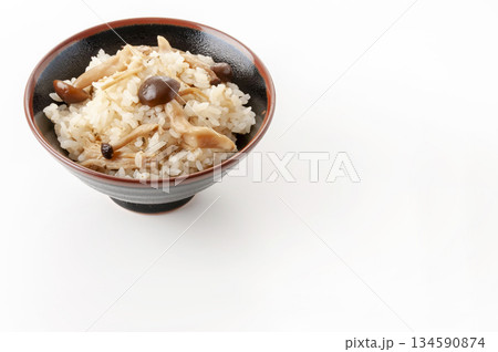きのこの炊き込みごはん 134590874