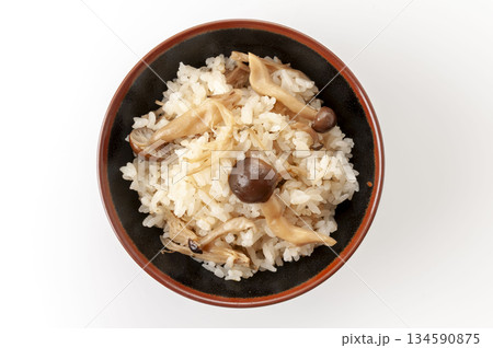 きのこの炊き込みごはん 134590875