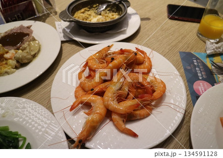 バイキング ビュッフェ ブッフェ 134591128