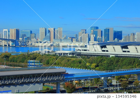 東京都江東区 ホテルから見るレインボーブリッジとゆりかもめ 有明テニスの森駅 134595346