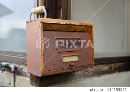 古い郵便ポスト 134595935