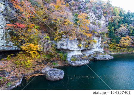 【福島県_塔のへつり】 百万年の歳月が作った渓谷美 134597461