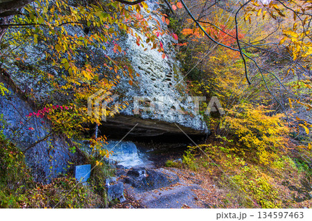 【福島県_塔のへつり】 百万年の歳月が作った渓谷美 134597463