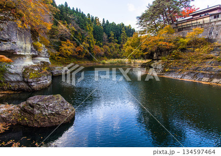 【福島県_塔のへつり】 百万年の歳月が作った渓谷美 134597464