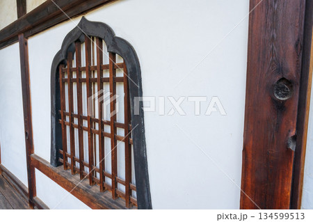 京都府宇治市　興聖寺　花頭窓 134599513
