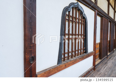 京都府宇治市　興聖寺　花頭窓 134599515