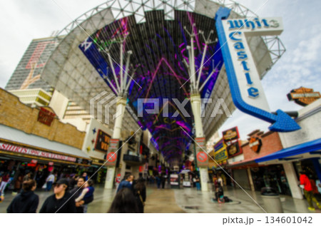 ラスベガス　ダウンタウンのフリーモント・ストリート・エクスペリエンス 　ボカシ画像 134601042