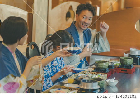family trip　撮影協力：伊東小涌園 134601183