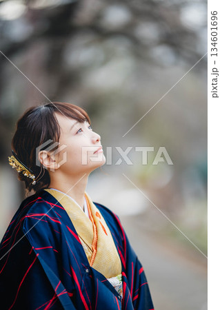 着物を着た女性 134601696