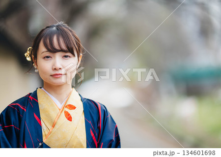 着物を着た女性 134601698
