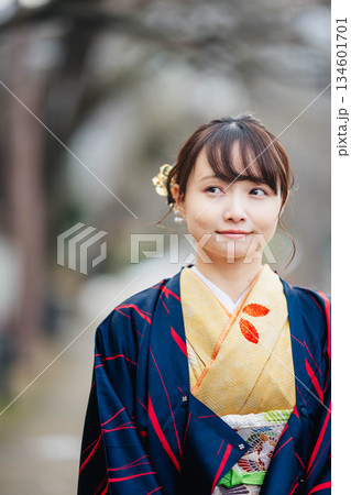 着物を着た女性 134601701