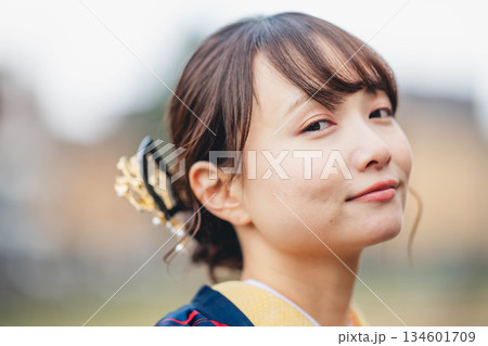 着物を着た女性 134601709