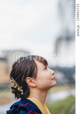 着物を着た女性 134601713