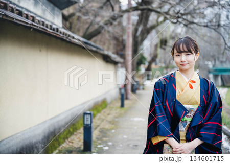 着物を着た女性 134601715