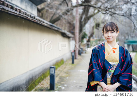 着物を着た女性 134601716