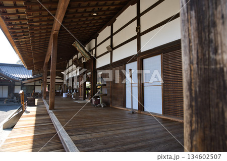 小倉山二尊院 厳かな雰囲気の本堂7 小倉山二尊院 厳かな雰囲気の本堂7 134602507