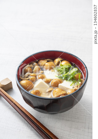 なめこの味噌汁 134602837