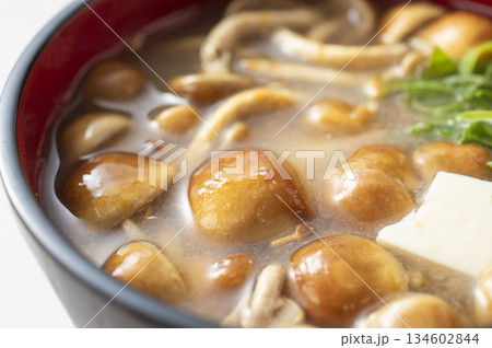 なめこの味噌汁 134602844