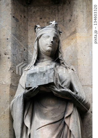 Saint Joan of Valois statue on the portal of the Saint Germain l'Auxerrois church in Paris, France 134603320