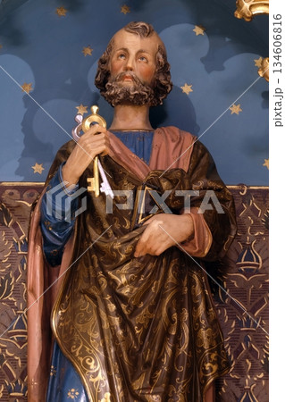 Saint Peter statue on the main altar in the church of Saint Matthew in Stitar, Croatia Saint Peter statue on the main altar in the church of Saint Matthew in Stitar, Croatia 134606816