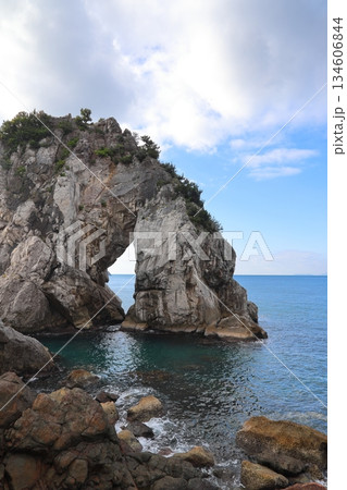 ◇白崎海岸の立巌岩（だてごいわ） ／「日本の渚百選」【和歌山県由良町】 134606844