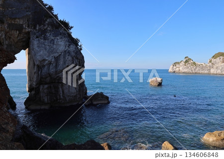 ◇白崎海岸の立巌岩（だてごいわ） ／「日本の渚百選」【和歌山県由良町】 134606848