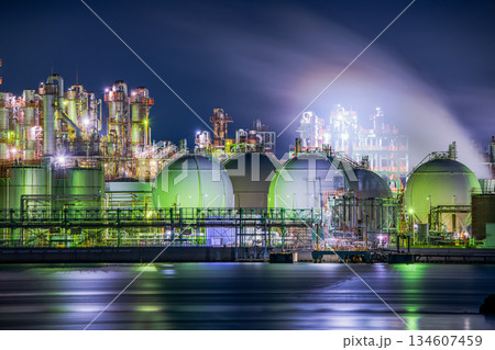 兵庫県　姫路工場夜景　網干臨海大橋から 134607459