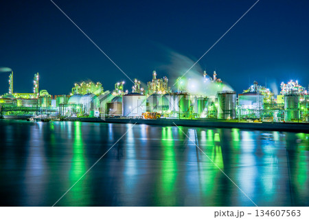 兵庫県 姫路工場夜景 網干臨海大橋から 兵庫県 姫路工場夜景 網干臨海大橋から 134607563