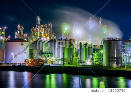 兵庫県　姫路工場夜景　網干臨海大橋から 134607564