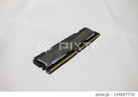 パソコンに組み込むゲーミングメモリ パソコンに組み込むゲーミングメモリ 134607750