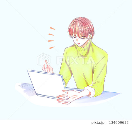 笑顔で話している男性　ノートパソコン 134609635