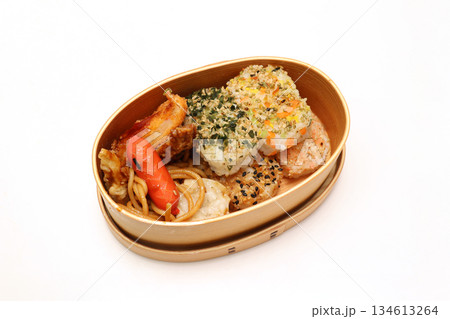 曲げわっぱにつめたお弁当 134613264