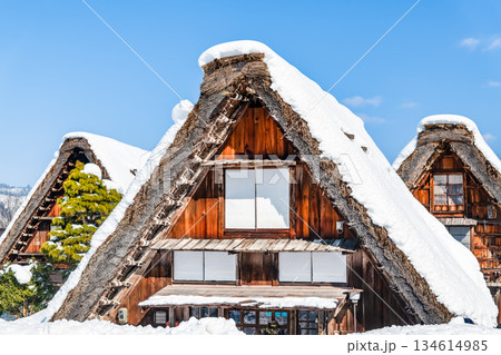 雪晴れの白川郷 雪晴れの白川郷 134614985