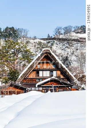 雪晴れの白川郷　和田家 134614991