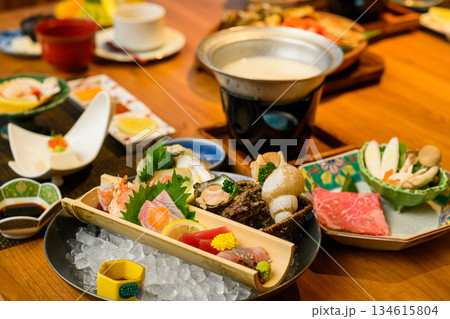 豪華な和食の会席料理 豪華な和食の会席料理 134615804