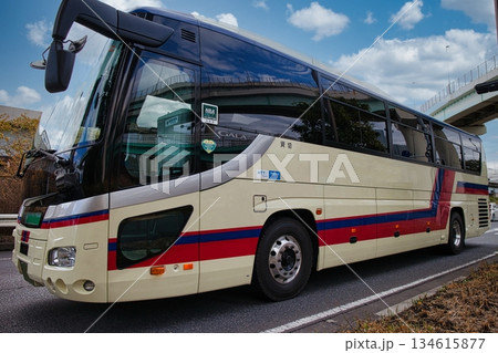 大型観光バス 134615877