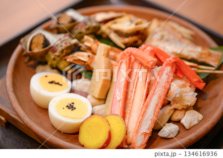豪華な蟹と卵の盛り合わせ 134616936