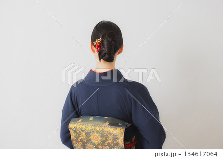 着物を着た女性 着物を着た女性 134617064
