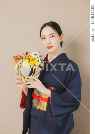 着物を着た女性　 134617109