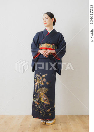 着物を着た女性 着物を着た女性 134617212