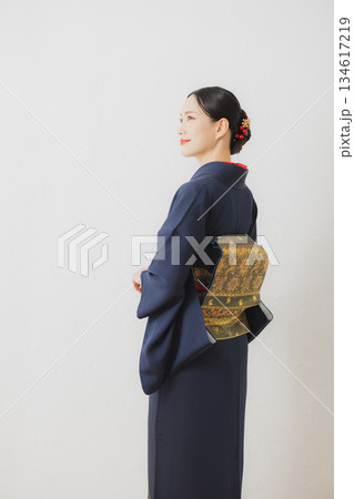 着物を着た女性 着物を着た女性 134617219
