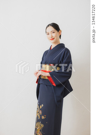 着物を着た女性 着物を着た女性 134617220